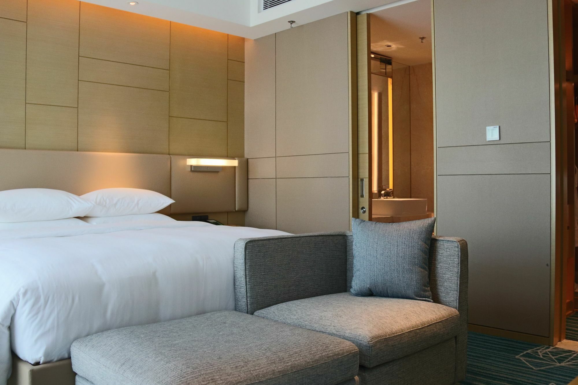 Готель Courtyard By Marriott Shunde Longjiang, Near Furniture Fair Екстер'єр фото